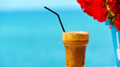 Un bucătar celebru dezvăluie rețeta secretă pentru cea mai delicioasă și energizantă cafea de vară: „Un deliciu, ce răcoritoare e!”