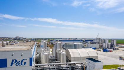 O veste bună pentru economia românească: Gigantul american P&amp;G a deschis o nouă linie de producţie la una dintre fabricile de la Urlaţi. „Am pus România pe harta globală a companiei”