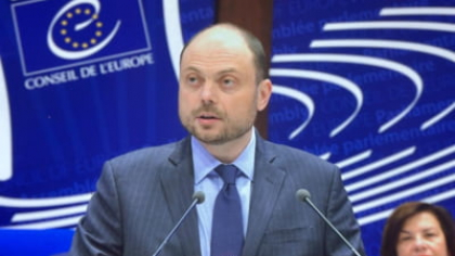 Un celebru disident rus explică de ce Kremlinul vede România ca o țină. “Când Putin pune ochii pe o țară, lucrează și cu localnicii. Altfel nu se poate"