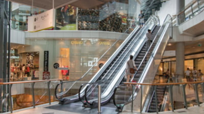 Femeie agresată sexual într-un mall din București. Ce s-a întâmplat cu suspectul