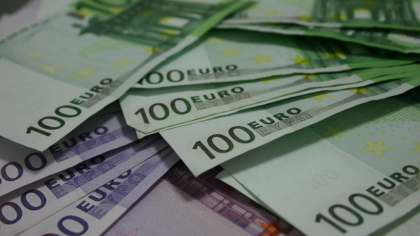 Curs valutar, 10 octombrie. Euro și aurul coboară ușor