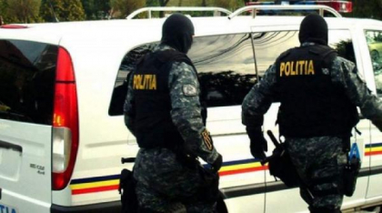 Patru funcționari cercetați în dosarul rețelei de fabricare a identități false pentru străini