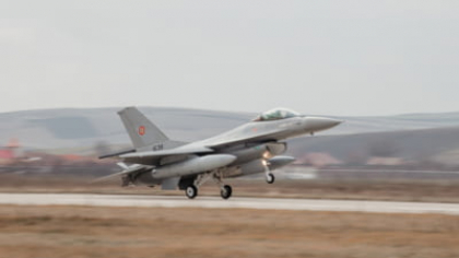 România începe să-și formeze a treia escadrilă de avioane F-16, după cele de la Fetești și Câmpia Turzii. Noua locație este esențială pentru Flancul Estic al NATO