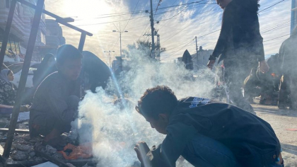 „Au deschis focul ca şi cum vânau animale sălbatice”. Zeci de palestinieni, împuşcaţi mortal după ce se strânseseră să primească ajutor umanitar