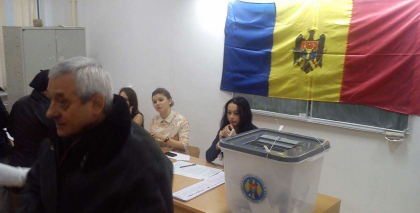 Percheziții de amploare în Republica Moldova privind finanțarea ilegală a partidelor