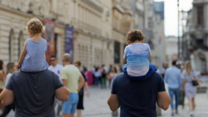 Cum cred românii că va arăta România copiilor lor. Aproape jumătate dintre respondenții unui sondaj cred că viitorul va fi mai bun