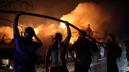 Chios, insula sub asediul flăcărilor: Voluntari, pompieri și localnici luptă împotriva incendiilor de trei zile