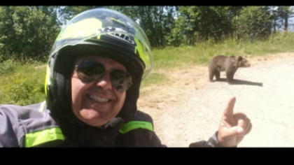 Ce au găsit anchetatorii în telefonul motociclistului ucis de urs. Momentele dinaintea atacului surprinse în imagini FOTO
