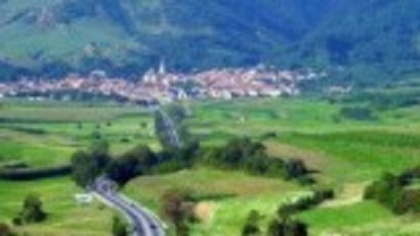 Comuna din România unde nu există șomaj și se vor intersecta două autostrăzi. Valoarea proprietăților s-a dublat