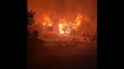 Moarte cumplită pentru un bărbat din județul Botoşani. Și-a pierdut viața în incendiul violent care i-a mistuit casa. Unde l-au găsit pompierii VIDEO