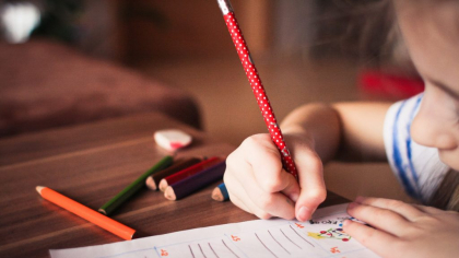 Elevii de clasa a II-a susțin a doua probă la Evaluarea Națională, cea de citit, la română sau limba maternă