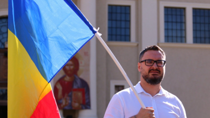 Deputatul AUR Dan Tanasă, cel care a declanșat scandalul livratorilor străini, reacție dură după intonarea imnului ”ținutului secuiesc” la congresul UDMR: ”Bolojan a stat drept. Este o rușine națională”