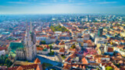 O bijuterie ascunsă a Europei care cucerește turiștii în sezonul estival, cu trasee montane și orașe colorate