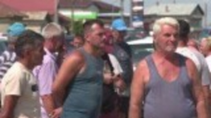 Revoltă în Dâmbovița. Un fermier a fost amendat că a udat varza cu apă din râu și „a pus în pericol Capitala”