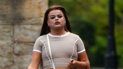 Transgender ajuns în spatele gratiilor, după ce a mințit un bărbat că s-a născut femeie pentru a întreține relații intime. Victima a declarat că „i s-a făcut greață fizic” când a aflat
