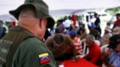Maduro antrenează civili pentru a purta arme. Venezuela se pregătește de un posibil conflict cu SUA