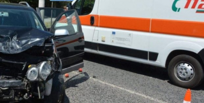 Doi români au murit și o femeie e grav rănită, după un accident între două mașini și un camion, lângă Veliko Târnovo în Bulgaria
