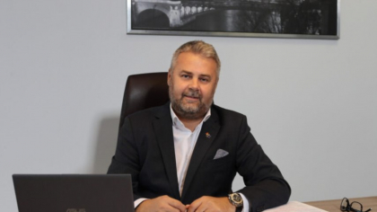 Primul „bugetar de lux” care şi-a tăiat singur salariul la un sfert a explicat decizia: „Din respect față de cei care duc greul acestor vremuri”