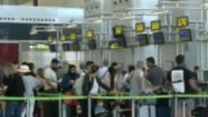 Aeroporturile din Spania sunt pline de persoane fără adăpost. Oficialii caută să-i înlăture