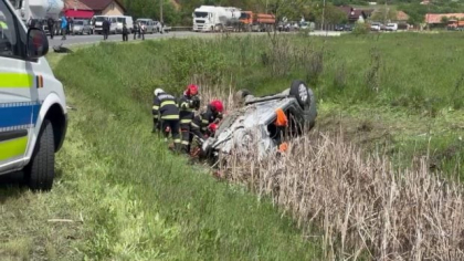 Accident grav la Mihăilești, în județul Cluj. Doi oameni au murit și alți doi sunt în stare gravă după ce o mașină s-a răsturnat