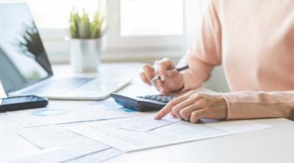 Planificarea bugetului lunar: cum îți ții finanțele sub control în vremuri imprevizibile