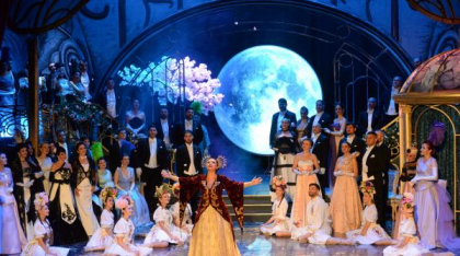„Văduva Veselă”, un spectacol de Răzvan Mazilu, propunerea Operei din Timișoara la Bucharest Opera Festival 2025
