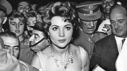 Povestea unei iubiri interzise. Actorul român care a cucerit o divă a cinematografiei mondiale. Ea a fost căsătorită de 4 ori, el a avut o singură soție cu 34 de ani mai tânără