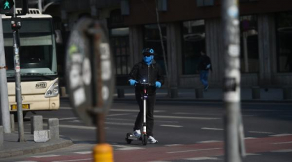 Cei care vor să circule cu biciclete și trotinete electrice vor fi nevoiți să obțină un permis special de conducere