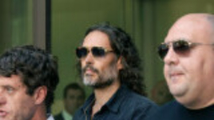 Actorul Russell Brand a fost eliberat pe cauțiune, după ce patru femei l-au acuzat de viol și agresiune sexuală