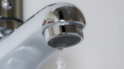 DSP Prahova a amendat Hidro Prahova cu amenzi de 70.000 lei, după ce a furnizat apă tulbure și contaminată cu o bacterie