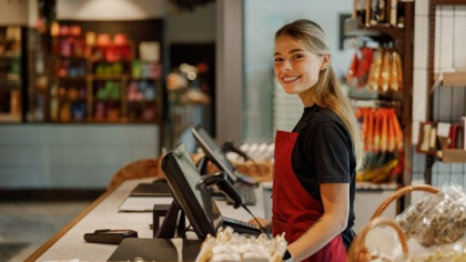Ce salarii primesc angajații din retail. Câștigul net lunar al unui casier sau al unui lucrător comercial