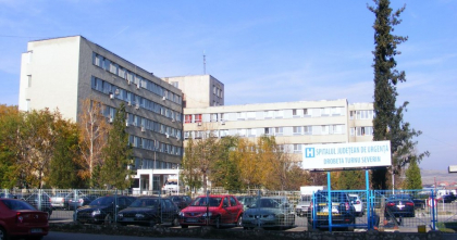 Pacienţi cu afecţiuni neuropsihiatrice, lăsați să aștepte câteva ore în soare în fața DGASPC Mehedinți