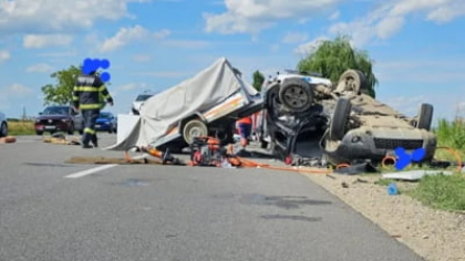 Accident rutier grav între două mașini pline pe DN2 - E85. Patru copii au ajuns la spital VIDEO
