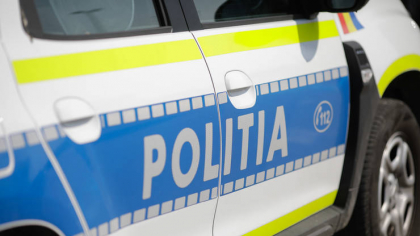 O camionetă care transporta butelii de gaz, implicată într-un accident pe DN 58. Traficul a fost restricționat