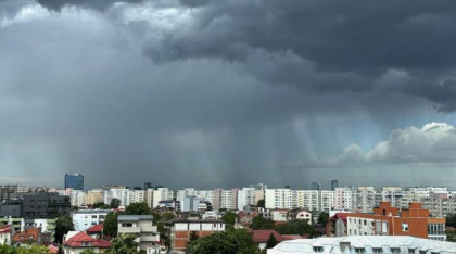 Alerte meteo imediate, inclusiv în București: Cod portocaliu de furtuni și Cod galben de ploi cu grindină. Lista localităților afectate