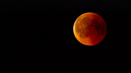 Gazul cosmic care poate schimba lumea digitală. De ce heliul-3 de pe Lună valorează 20 de milioane $ kilogramul