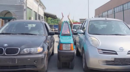 Cea mai îngustă mașină din lume are doar 50 de centimetri lățime. A fost construită de un mecanic auto din Italia