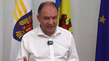 Primarul din Chișinău o dat-o în judecată pe ministra de Externe a României și îi cere daune morale de un 1 leu. Ion Ceban susține că Oana Țoiu l-a defăimat
