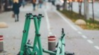 Primăria Piatra-Neamț retrage acordul de amplasare pe domeniul public pentru trotinetele electrice, după ce un tânăr a murit