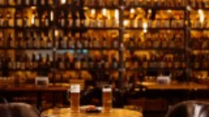 Un bar dintr-o țară UE amendează clienții cu 1 euro de fiecare dată când înjură. Ce se întâmplă după cu suma strânsă