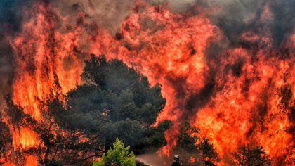 Un incendiu forestier a izbucnit într-o stațiune la 50 de kilometri est de Atena
