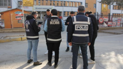 Un fost primar și peste 100 de membri ai opoziției, arestați în Turcia. Sunt acuzați de corupție