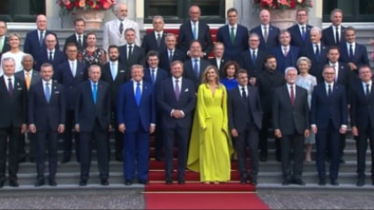 Nicușor Dan, în spatele lui Donald Trump la poza de grup de la Summit-ul NATO de la Haga VIDEO