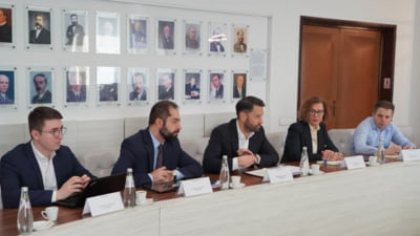 Organizațiile oamenilor de afaceri transmit un mesaj ferm către politicienii care negociază măsurile de criză: "Fără impozitare progresivă, cu menținerea cotei unice"