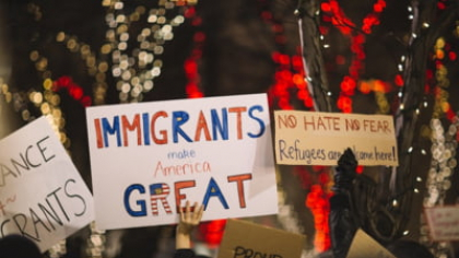 Un judecător american suspendă aplicarea măsurii adoptate de Trump prin care imigranții ilegali nu mai pot depune cerere de azil în SUA