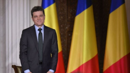 Nicușor Dan îl face „disperat” pe Marcel Ciolacu, după ce premierul a trimis mesaje vocale „pe numerele personale ale cetățenilor”, în care le cere să voteze cu Crin Antonescu: „Singura lui șansă să se agațe de putere” | VIDEO
