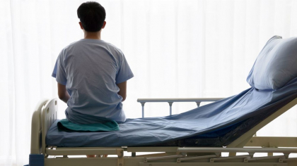 Taxa pe boală: Toate concediile medicale vor fi taxate. Programul de guvernare elimină excepțiile
