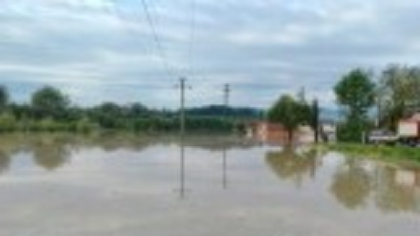 Vijeliile și grindina se întorc în mai multe județe aflate sub cod galben de furtuni