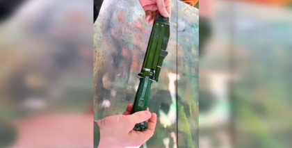 Considerat un mit sovietic, militarii ucraineni au capturat de la ruși un cuțit de luptă cu mecanism de tragere