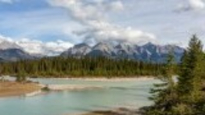 O cădere de pietre pe un traseu turistic popular din Canada a provocat moartea unei persoane și rănirea altor trei